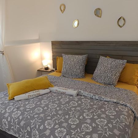 L'Instant Present Bed & Breakfast เลอ มูเล่ ภายนอก รูปภาพ
