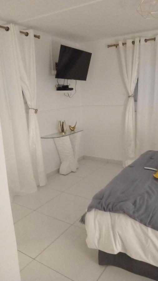 L'Instant Present Bed & Breakfast เลอ มูเล่ ภายนอก รูปภาพ
