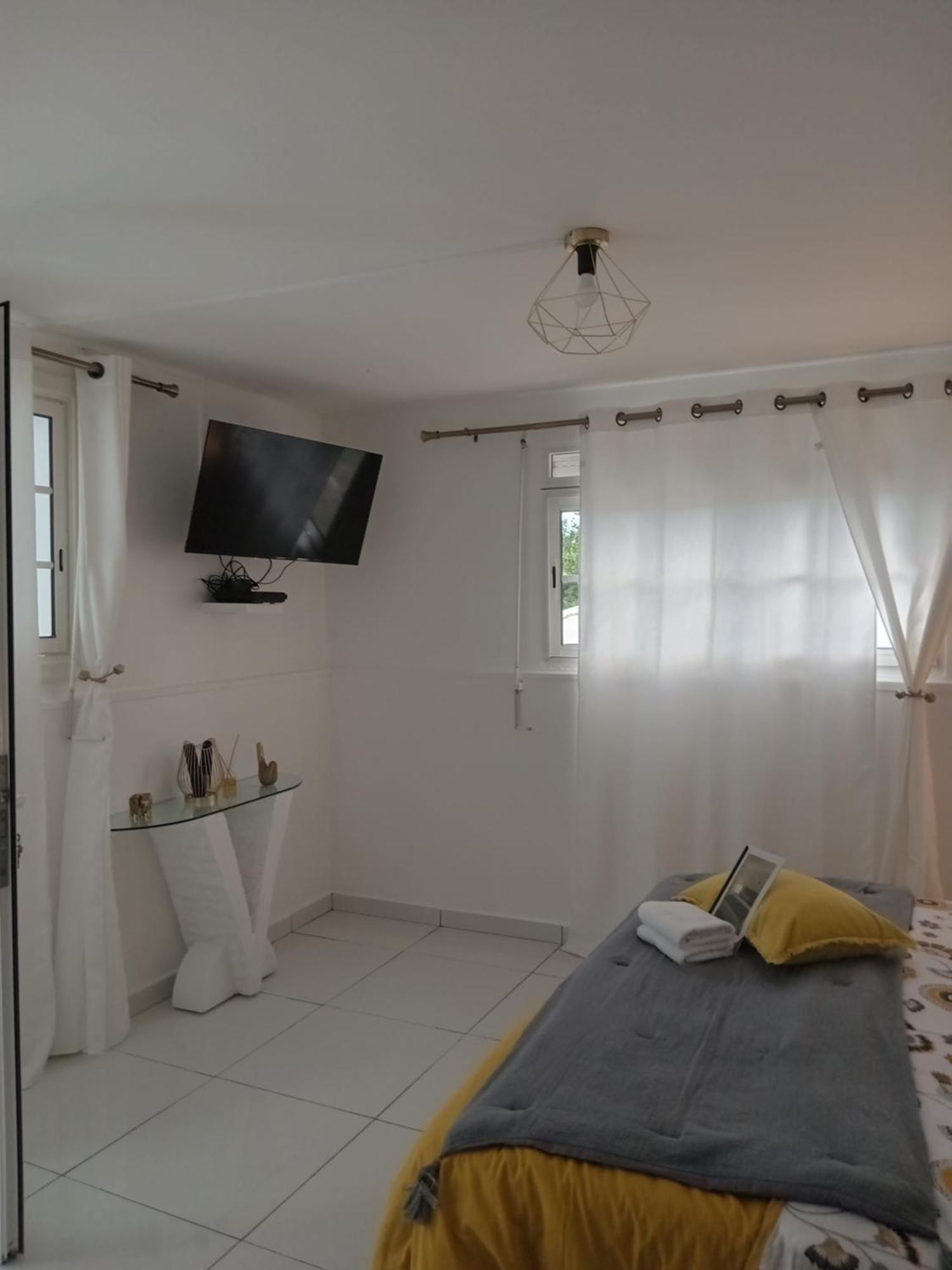 L'Instant Present Bed & Breakfast เลอ มูเล่ ภายนอก รูปภาพ