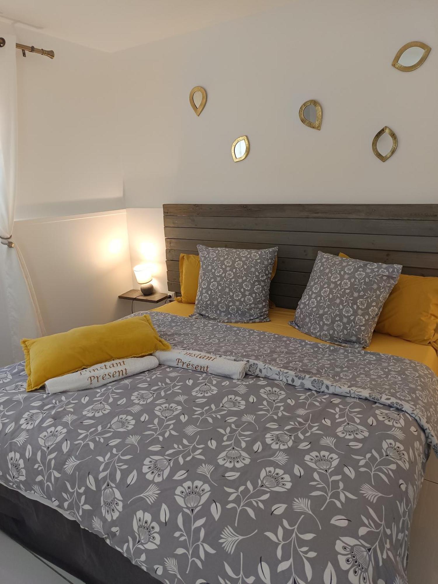 L'Instant Present Bed & Breakfast เลอ มูเล่ ภายนอก รูปภาพ